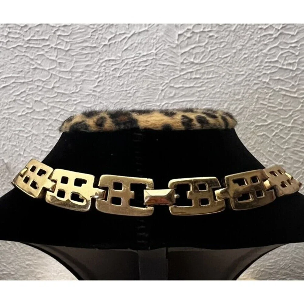 ¡VINTAGE RARE! Crown TRIFARI Asian Style Choker/Necklace, Gold-Tone. 17 in. - Picture 4 of 6